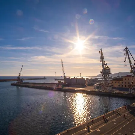Lägenhet La Terrazza Sul Porto Imperia