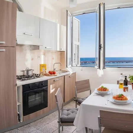 La Terrazza Sul Porto アパート *