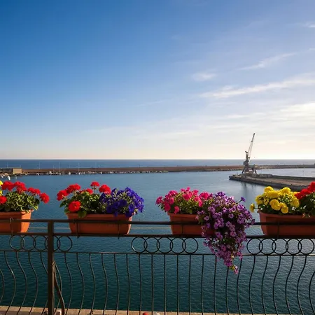 La Terrazza Sul Porto インペリア