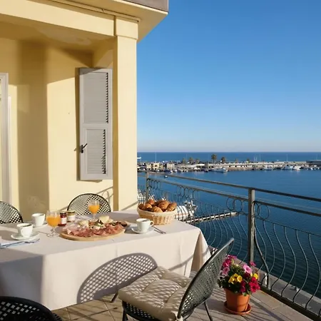 La Terrazza Sul Porto * インペリア