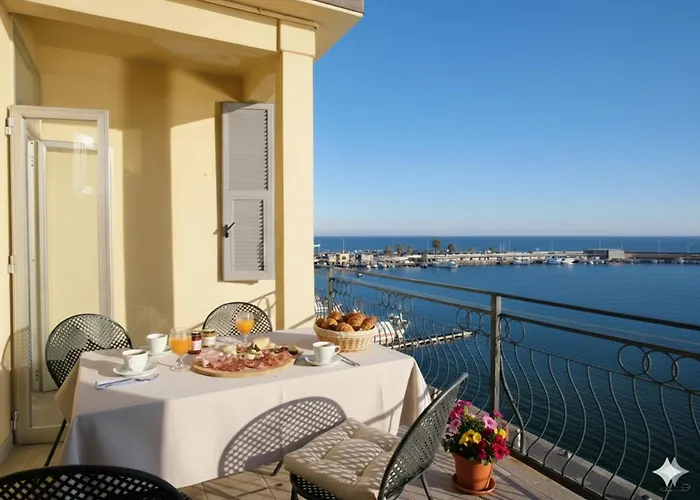 La Terrazza Sul Porto * إمبيريا